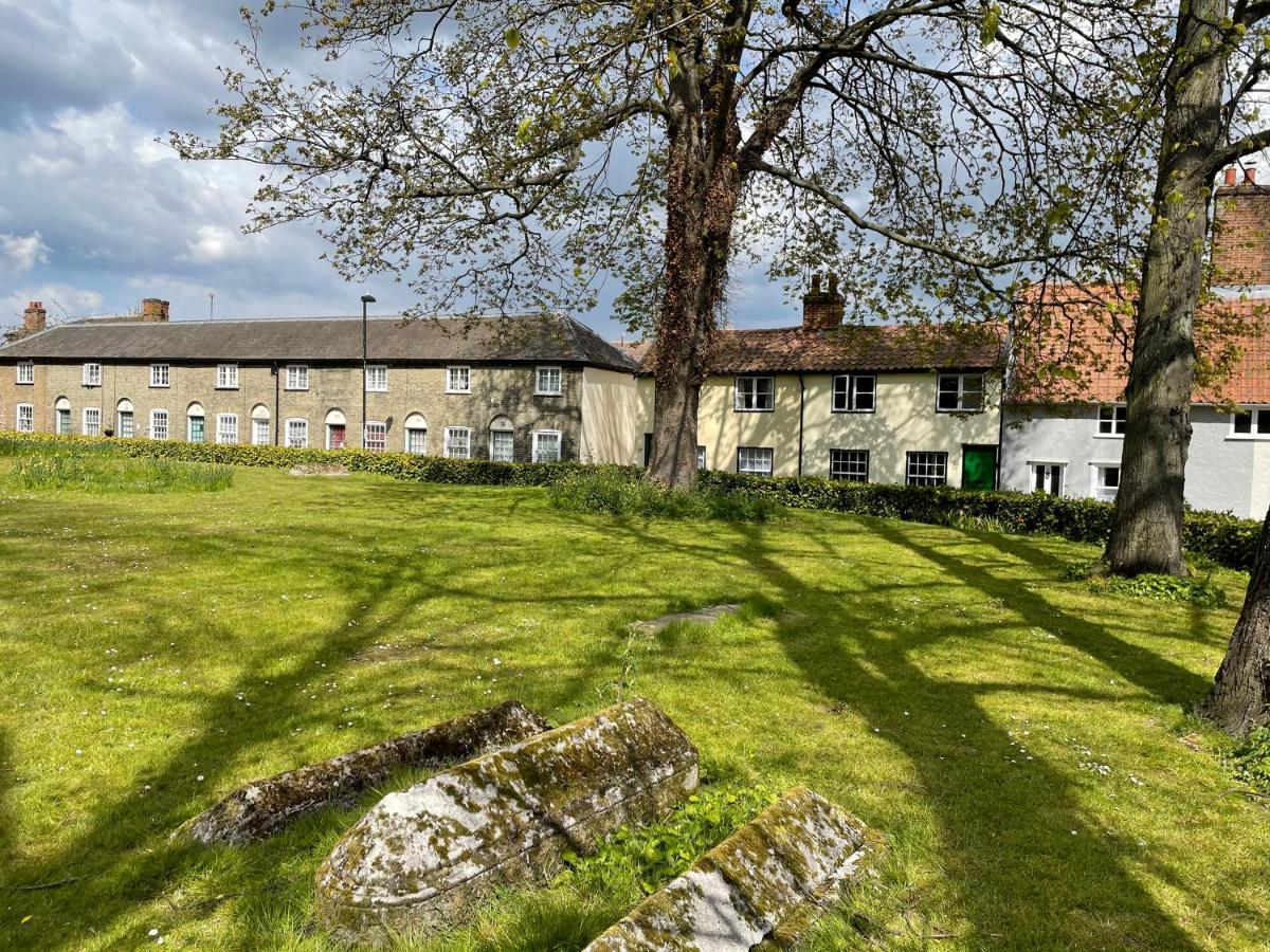 Charming Town Centre Character Cottage With Parking Stowmarket Buitenkant foto
